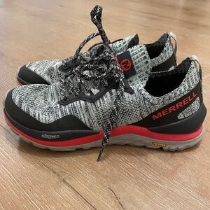 Merrell Mag 9 Women's Grey and Red Trail Runners